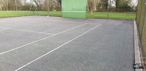 pulizia cortile di tennis